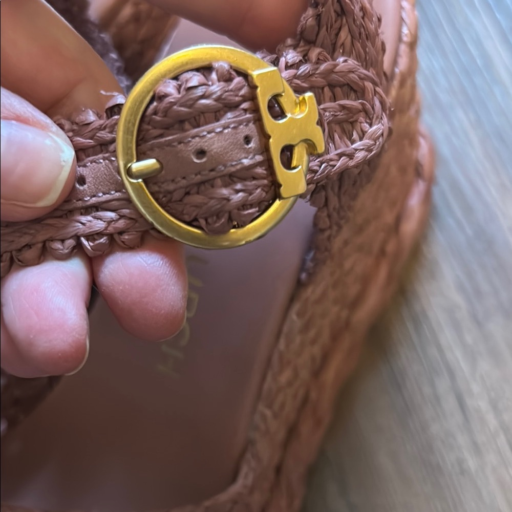 Tory Burch Mauve Woven Sandals - Picture 10 of 12